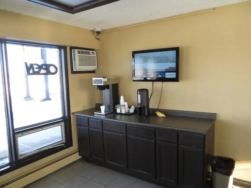 West Edmonton Motor Inn 2*,